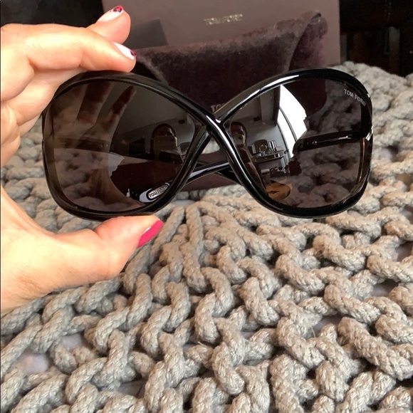 Tom Ford sunglasses comes in box - Picture 2 of 7